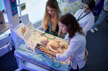 Форум «Москва 2030» позволяет каждому примерить на себя роль врача
