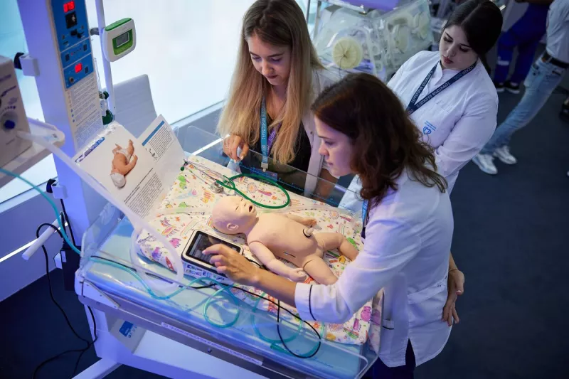 Форум «Москва 2030» позволяет каждому примерить на себя роль врача